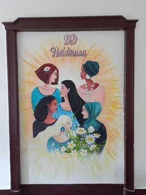 99 Heldinnen - Bild mit Frauen