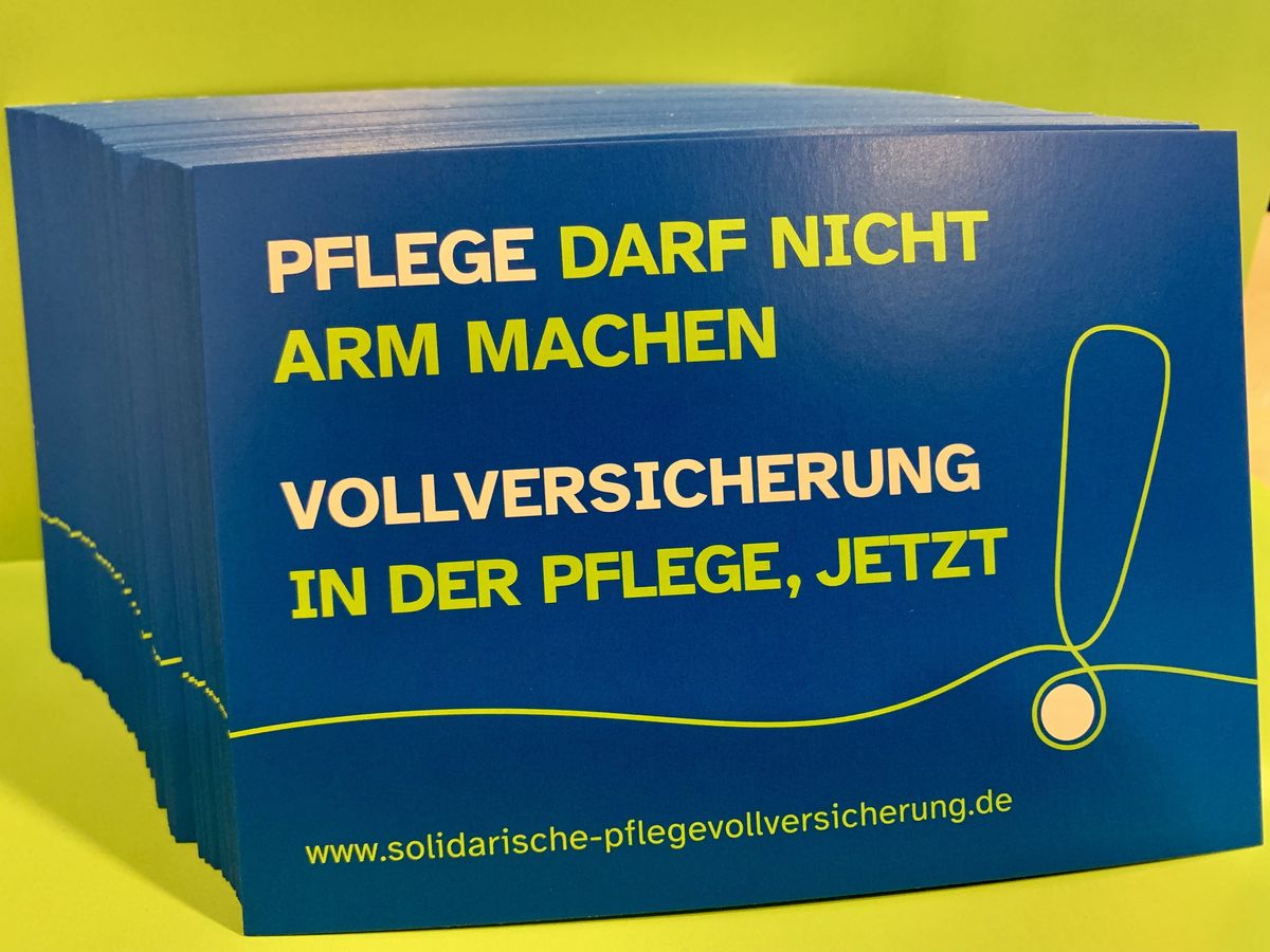 Postkarte: Pflege darf nicht arm machen. Vollversicherung in der Pflege. Jetzt.